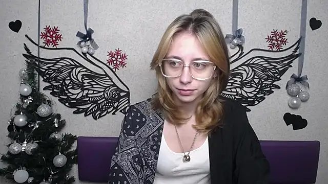 TracyLll online show from 12-19-25, 06:09