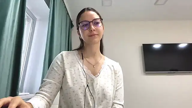 Snapshot of Allisgree chatting on 10-29-25, 06:04 Allisgree online show from 10-29-25, 06:04