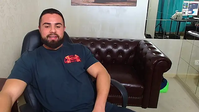 Snapshot of HayesWood chatting on 12-15-25, 05:55 HayesWood online show from 12-15-25, 05:55