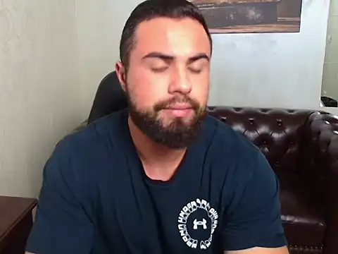 Snapshot of HayesWood chatting on 12-18-25, 05:46 HayesWood online show from 12-18-25, 05:46