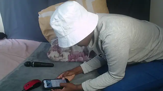 Snapshot of MarbleGoddess96 chatting on 11-28-25, 12:30 MarbleGoddess96 online show from 11-28-25, 12:30