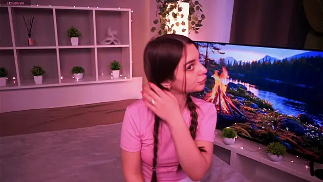 Snapshot of LauraHansil chatting on 11-05-25, 08:36 LauraHansil online show from 11-05-25, 08:36