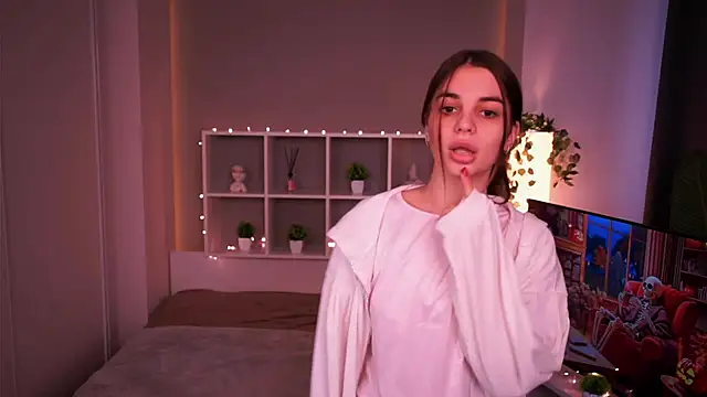 Snapshot of LauraHansil chatting on 11-08-25, 06:57 LauraHansil online show from 11-08-25, 06:57