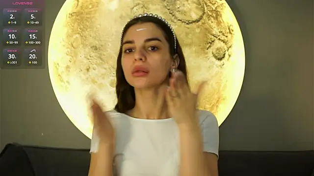 Snapshot of LauraHansil chatting on 12-17-25, 06:08 LauraHansil online show from 12-17-25, 06:08