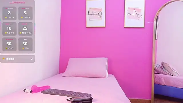 Snapshot of miss-Ortiz chatting on 11-12-25, 08:30 miss-Ortiz online show from 11-12-25, 08:30