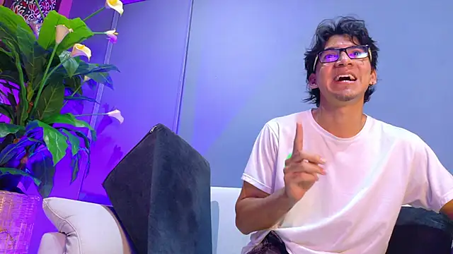 Snapshot of kane_del_toro chatting on 11-04-25, 01:32 kane del toro online show from 11-04-25, 01:32