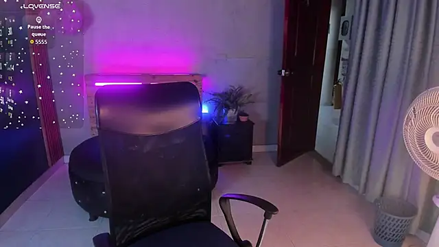 Snapshot of kane_del_toro chatting on 11-25-25, 02:11 kane del toro online show from 11-25-25, 02:11