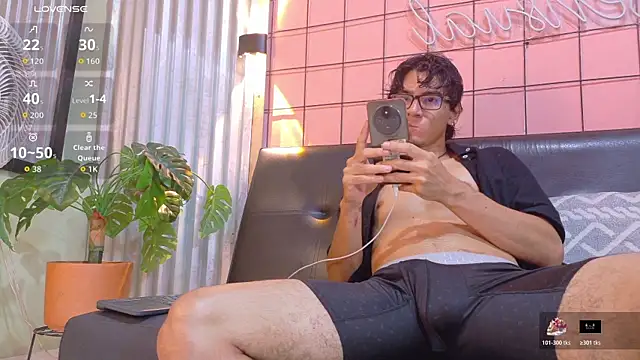 Snapshot of kane_del_toro chatting on 11-28-25, 02:14 kane del toro online show from 11-28-25, 02:14