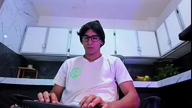 Snapshot of kane_del_toro chatting on 12-14-25, 01:22 kane del toro online show from 12-14-25, 01:22