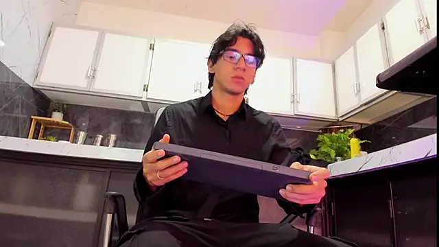 Snapshot of kane_del_toro chatting on 12-20-25, 02:18 kane del toro online show from 12-20-25, 02:18