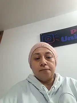 Snapshot of Caroline_belle chatting on 11-08-25, 03:07 Caroline belle online show from 11-08-25, 03:07