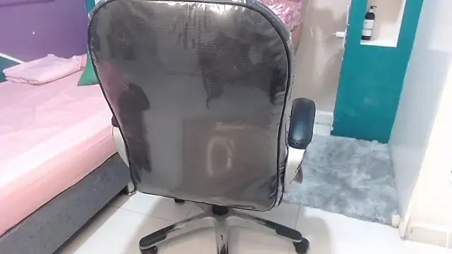 gygyfox online show from 11-24-25, 10:31