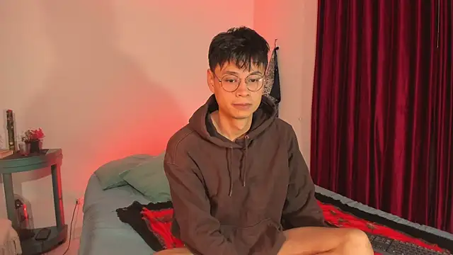 Snapshot of estmonnn chatting on 11-03-25, 02:35 estmonnn online show from 11-03-25, 02:35