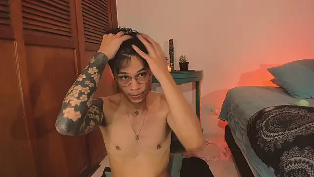 Snapshot of estmonnn chatting on 11-09-25, 12:20 estmonnn online show from 11-09-25, 12:20