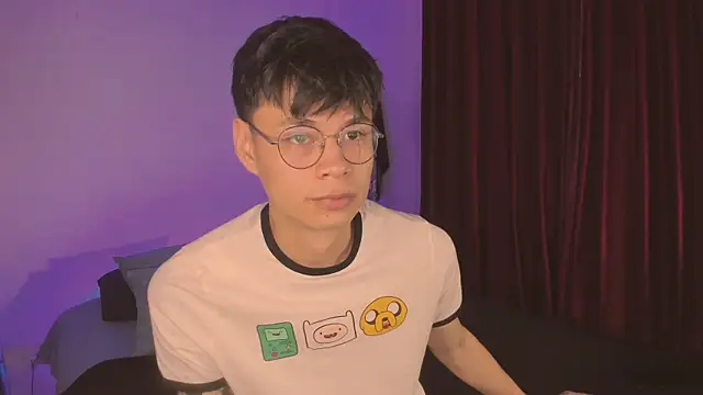 Snapshot of estmonnn chatting on 11-18-25, 01:00 estmonnn online show from 11-18-25, 01:00