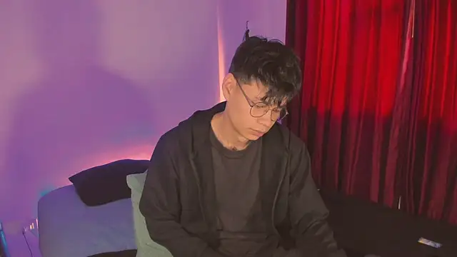 Snapshot of estmonnn chatting on 11-21-25, 09:24 estmonnn online show from 11-21-25, 09:24