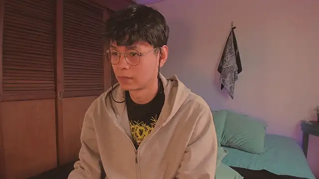 Snapshot of estmonnn chatting on 12-13-25, 10:26 estmonnn online show from 12-13-25, 10:26