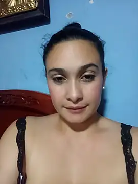 Snapshot of Isa-Giraldo chatting on 11-19-25, 02:00 Isa-Giraldo online show from 11-19-25, 02:00