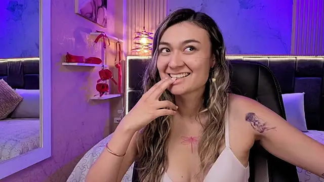 Im-Lola online show from 11-25-25, 07:36