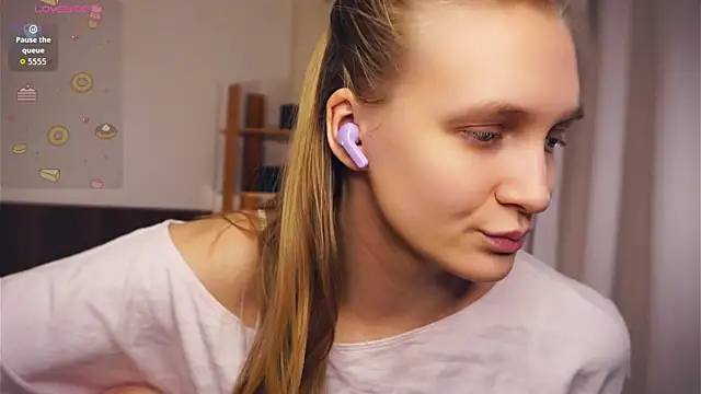 Snapshot of DierdreJacobsohn chatting on 11-25-25, 06:35 DierdreJacobsohn online show from 11-25-25, 06:35