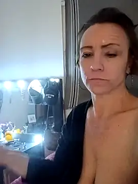 Snapshot of Karebearz1 chatting on 10-30-25, 12:17 Karebearz1 online show from 10-30-25, 12:17