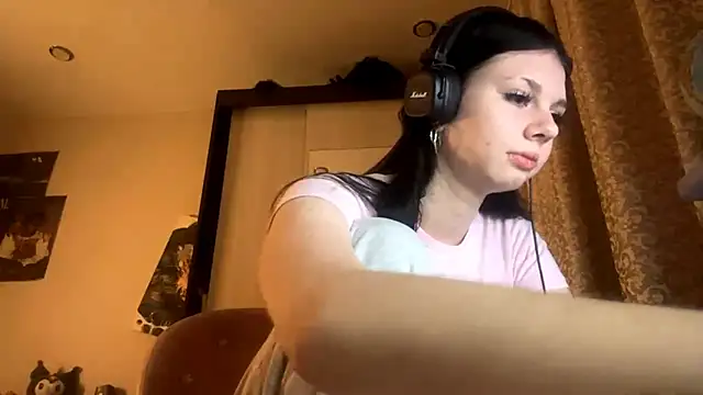 Snapshot of AnGallo chatting on 11-17-25, 06:14 AnGallo online show from 11-17-25, 06:14