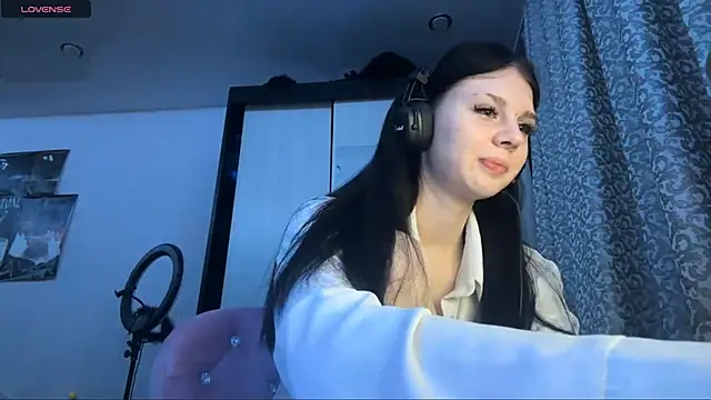 Snapshot of AnGallo chatting on 12-14-25, 08:13 AnGallo online show from 12-14-25, 08:13