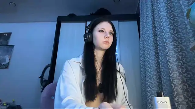 Snapshot of AnGallo chatting on 12-16-25, 09:31 AnGallo online show from 12-16-25, 09:31