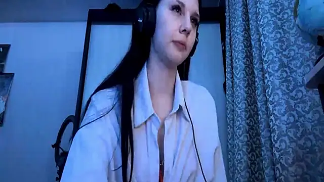 Snapshot of AnGallo chatting on 12-19-25, 08:27 AnGallo online show from 12-19-25, 08:27