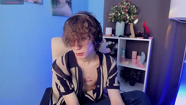 Snapshot of LeoBensyten chatting on 11-11-25, 11:49 LeoBensyten online show from 11-11-25, 11:49