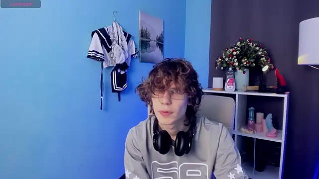 Snapshot of LeoBensyten chatting on 11-19-25, 05:13 LeoBensyten online show from 11-19-25, 05:13