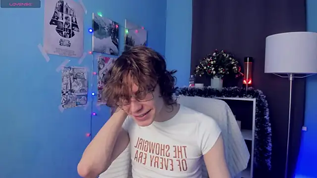 Snapshot of LeoBensyten chatting on 11-21-25, 03:33 LeoBensyten online show from 11-21-25, 03:33