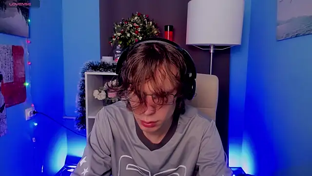 Snapshot of LeoBensyten chatting on 11-23-25, 10:09 LeoBensyten online show from 11-23-25, 10:09