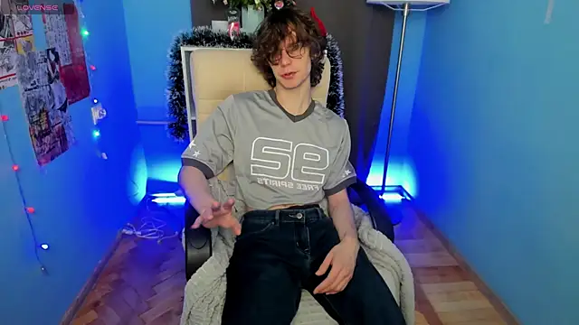 Snapshot of LeoBensyten chatting on 11-28-25, 02:09 LeoBensyten online show from 11-28-25, 02:09