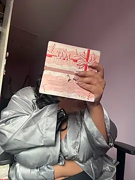 Snapshot of kennedylorel chatting on 10-31-25, 08:15 kennedylorel online show from 10-31-25, 08:15