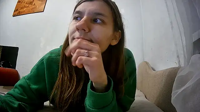 Zizi Zuzu online show from 11-19-25, 07:03