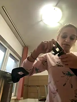 Celinepetit online show from 10-29-25, 03:14