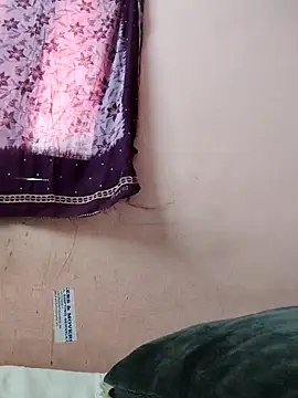 Snapshot of pujapujarrrr chatting on 11-04-25, 08:35 pujapujarrrr online show from 11-04-25, 08:35