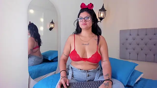 MiaBloom   online show from 11-21-25, 10:58