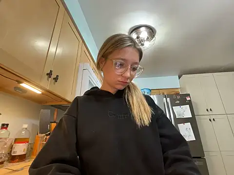 hatgirlsolo online show from 12-13-25, 07:53