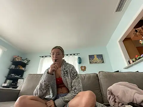 hatgirlsolo online show from 12-14-25, 03:50