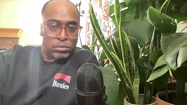 Snapshot of TraddyZaddy chatting on 11-07-25, 07:03 TraddyZaddy online show from 11-07-25, 07:03