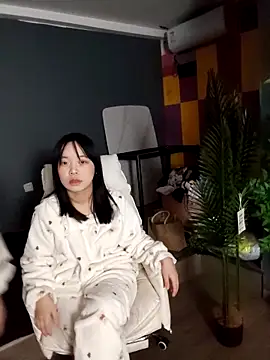 Snapshot of tingbeibi chatting on 11-18-25, 12:53 tingbeibi online show from 11-18-25, 12:53