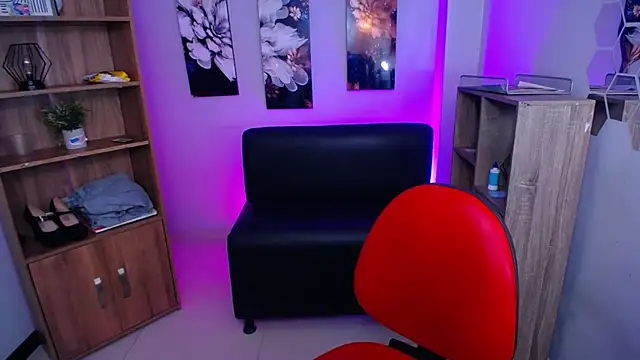 Snapshot of roseefancy19 chatting on 11-25-25, 11:21 roseefancy19 online show from 11-25-25, 11:21