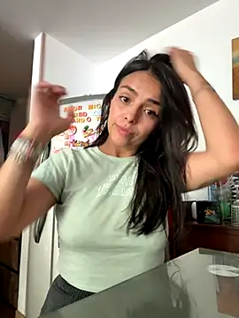 Snapshot of MailynAndNick chatting on 11-26-25, 02:29 MailynAndNick online show from 11-26-25, 02:29