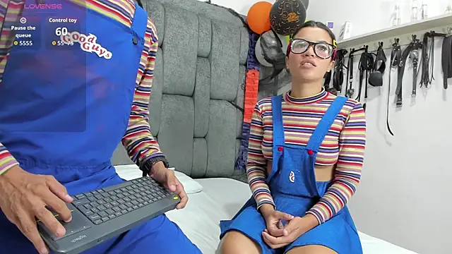 DamianandEva online show from 10-31-25, 01:12