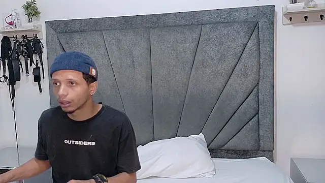 Snapshot of DamianandEva chatting on 01-17-26, 12:54 DamianandEva online show from 01-17-26, 12:54