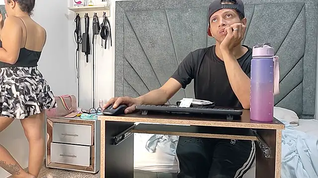 Snapshot of DamianandEva chatting on 02-05-26, 01:05 DamianandEva online show from 02-05-26, 01:05