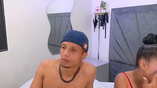 Snapshot of DamianandEva chatting on 03-03-26, 01:06 DamianandEva online show from 03-03-26, 01:06