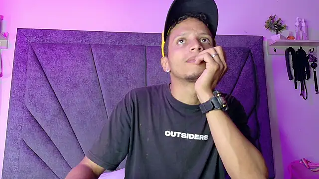 Snapshot of DamianandEva chatting on 03-24-26, 11:59 DamianandEva online show from 03-24-26, 11:59